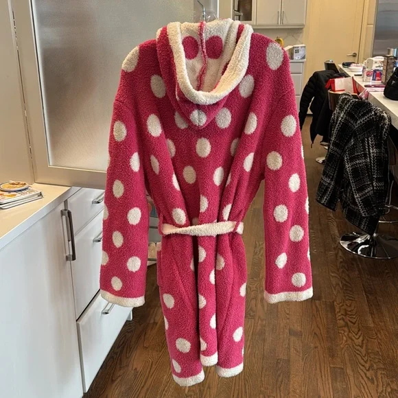 💕HP💕Barefoot Dreams polka dot short hooded pink robe - Picture 6 of 10